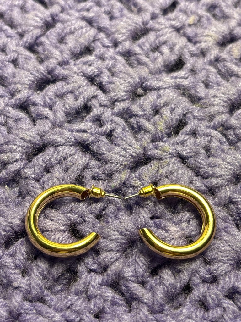 Vintage Goldtone Open Hoop Earrings 1 Inch Lightweight
